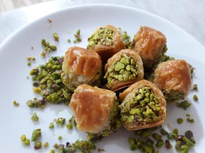 كلو وشكور بالفستق