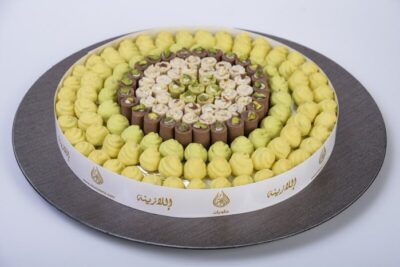 صحن معمول وغريبة