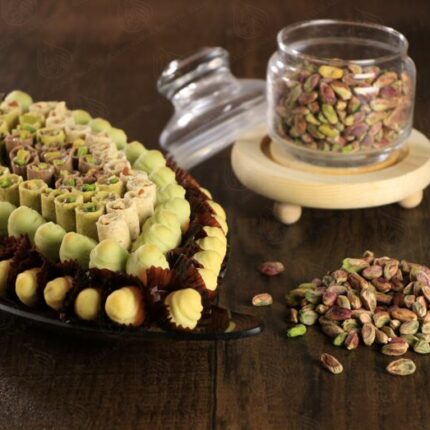 صحن معمول والغريبة وسط