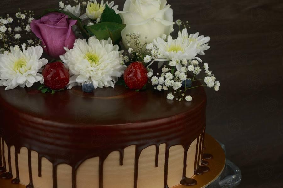 1.jpg كيكة الجالكسي بالورد الطبيعي - الصورة 1